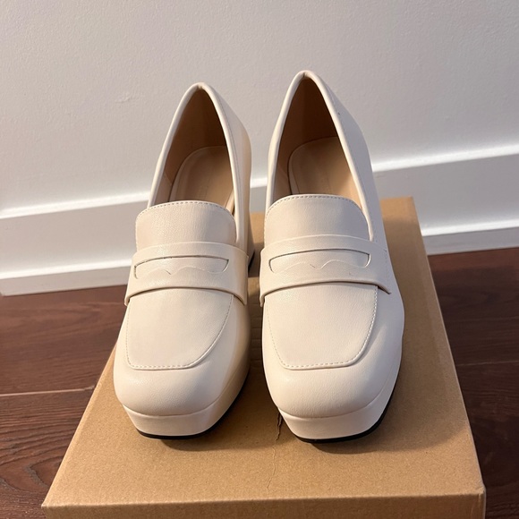 100% new off white UO heeled loafer - Picture 2 of 3